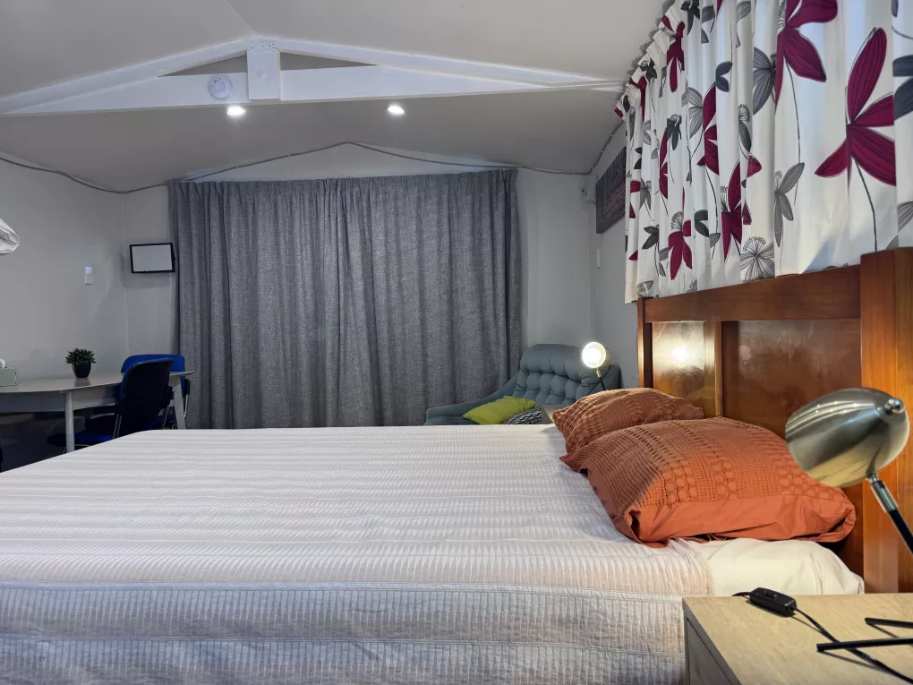 Furnished Self-contained Sleepout