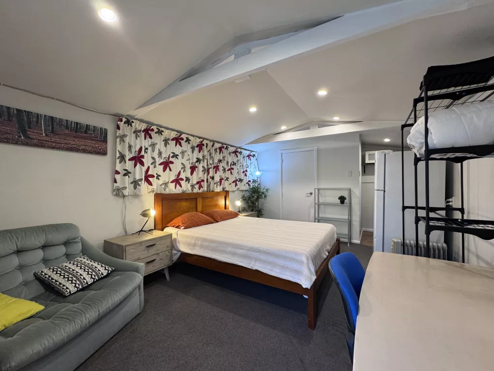 Furnished Self-contained Sleepout