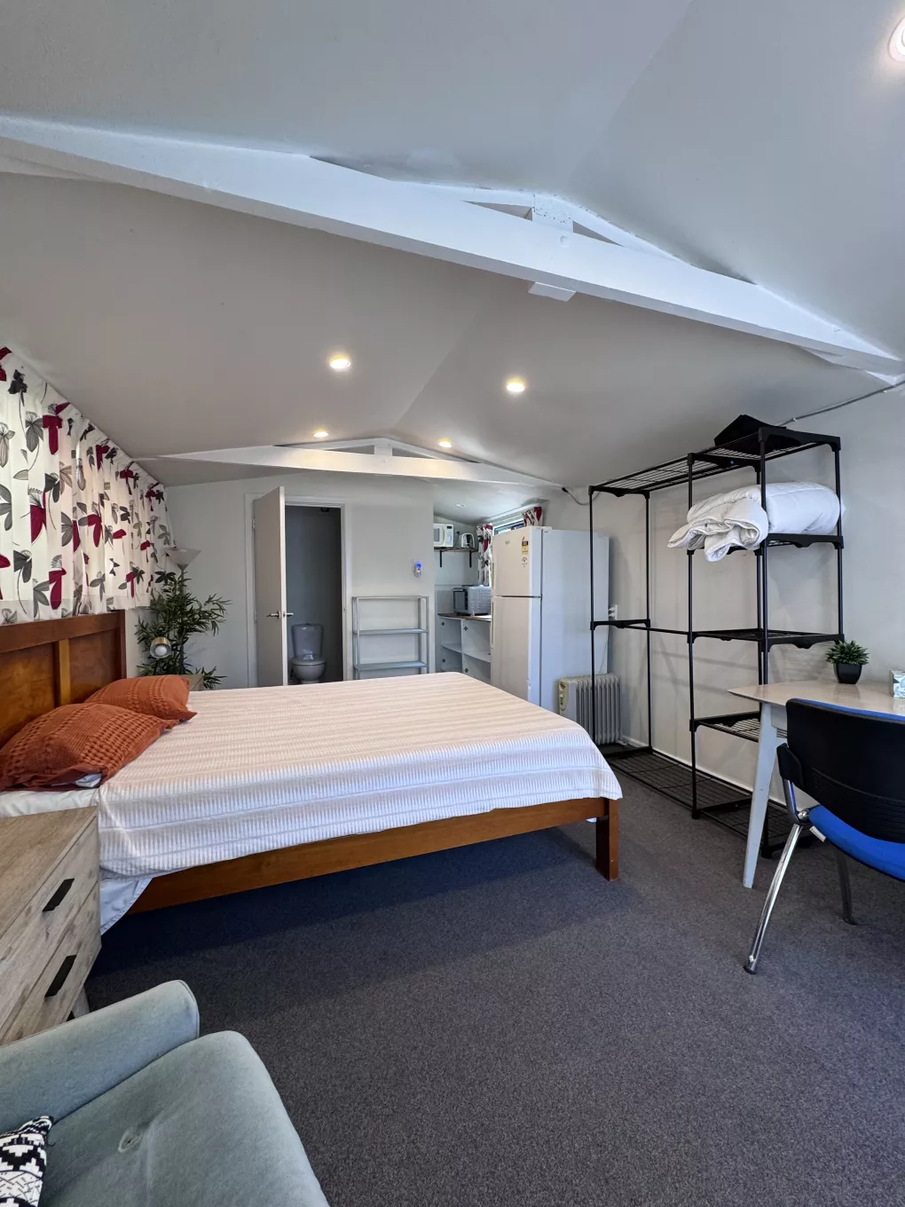 Furnished Self-contained Sleepout